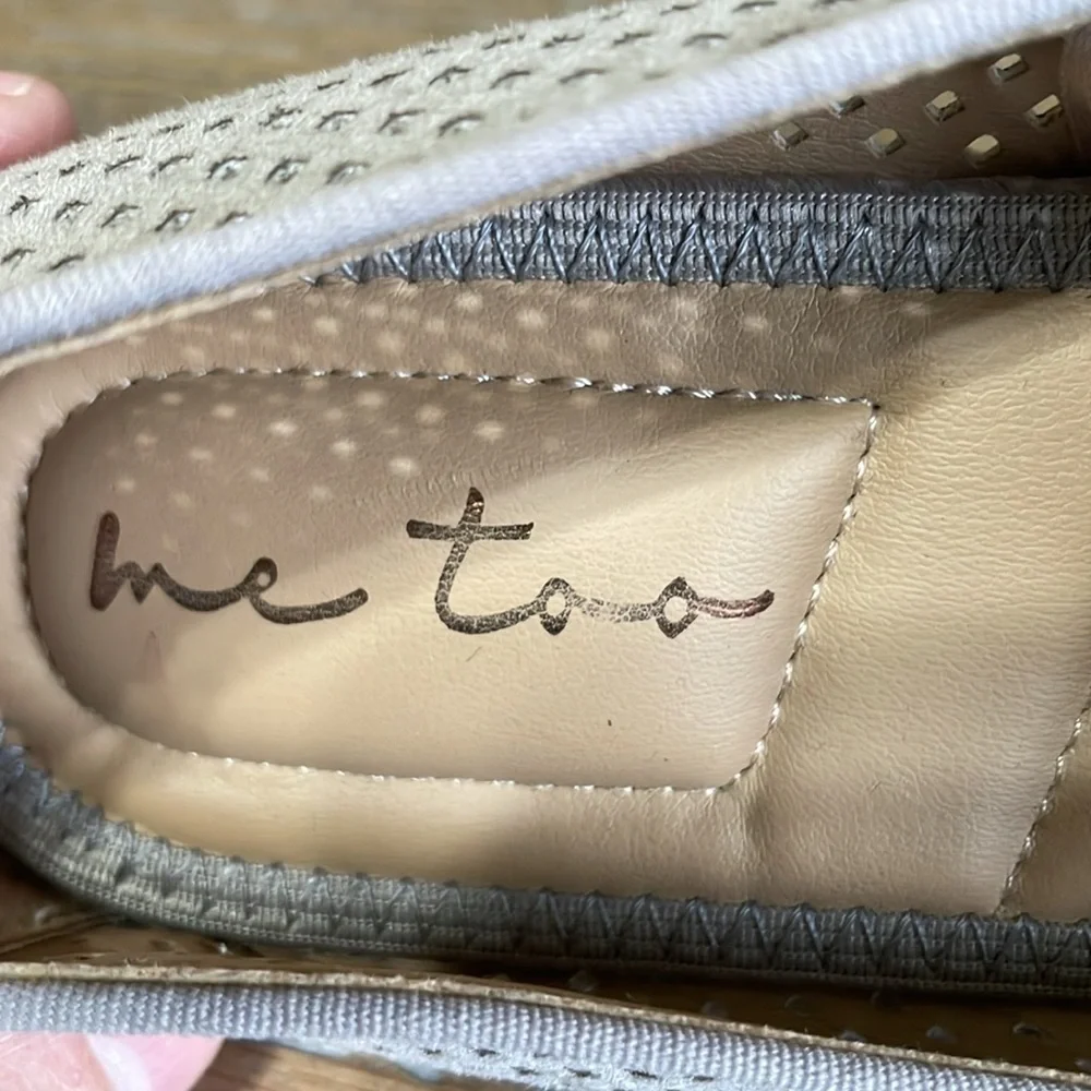 ME TOO WOMENS TAN FLAT ROUND TOE MICRO SUEDE LOAFERS SIZE 8-1/2